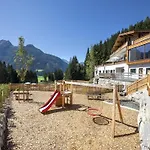 木屋 Neukirchen With Sauna, Balcony