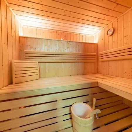 Neukirchen With Sauna, Balcony Chalet Neukirchen am Großvenediger