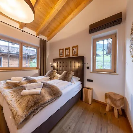 Neukirchen With Sauna, Balcony Chalet Neukirchen am Großvenediger