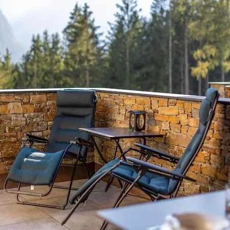 Neukirchen With Sauna, Balcony Chalet Neukirchen am Großvenediger