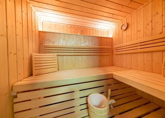 Neukirchen With Sauna, Balcony Chalet Neukirchen am Großvenediger