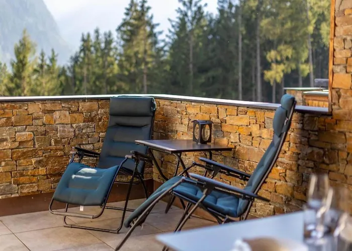 Neukirchen With Sauna, Balcony Chalet Neukirchen am Großvenediger